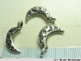 20st - Metalen bedel maantje - #12783
